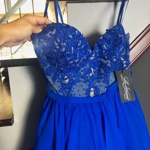 Gorgeous BNWT Electric Blue La Femme dress. Size 6